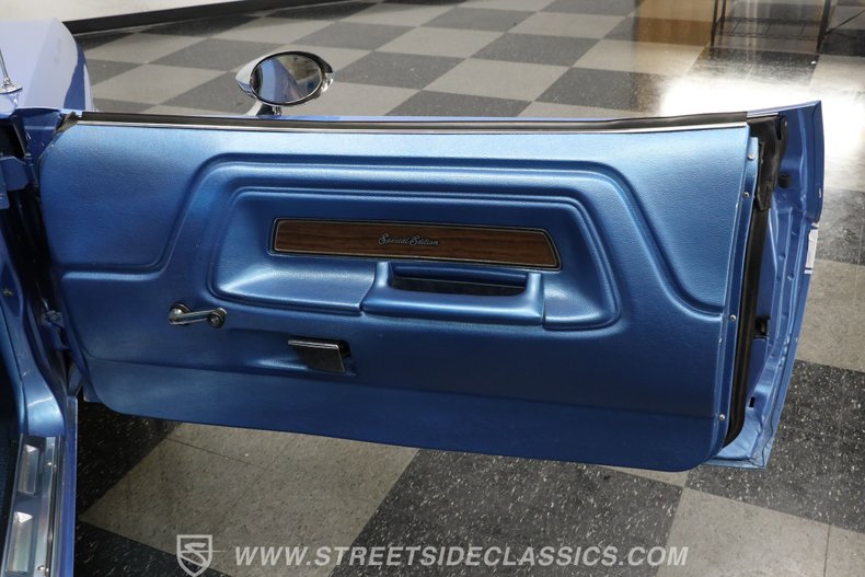 Dodge-Challenger-1970-Blue-Blue-48