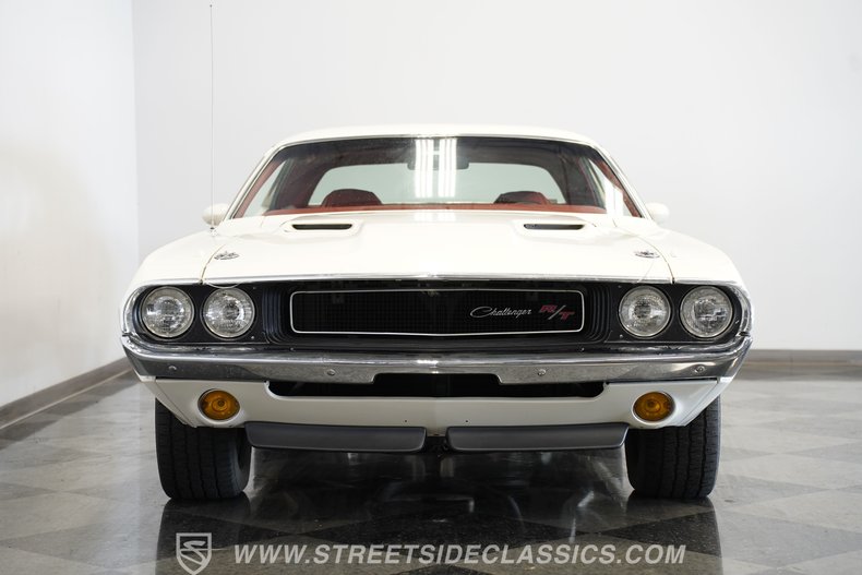 Dodge-Challenger-1970-White-Red-11