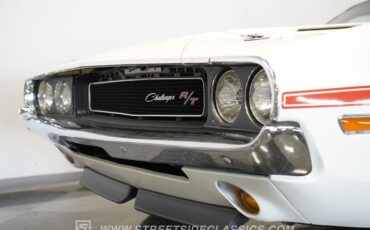 Dodge-Challenger-1970-White-Red-12