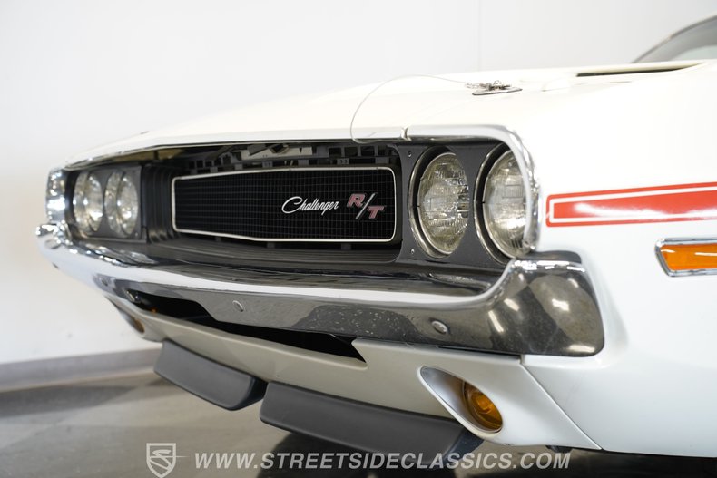 Dodge-Challenger-1970-White-Red-12