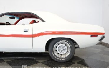 Dodge-Challenger-1970-White-Red-13
