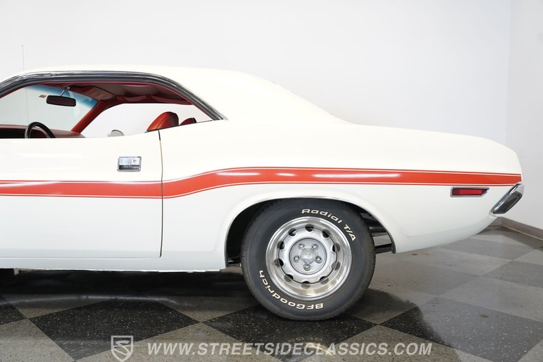 Dodge-Challenger-1970-White-Red-13
