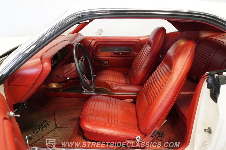 Dodge-Challenger-1970-White-Red-15