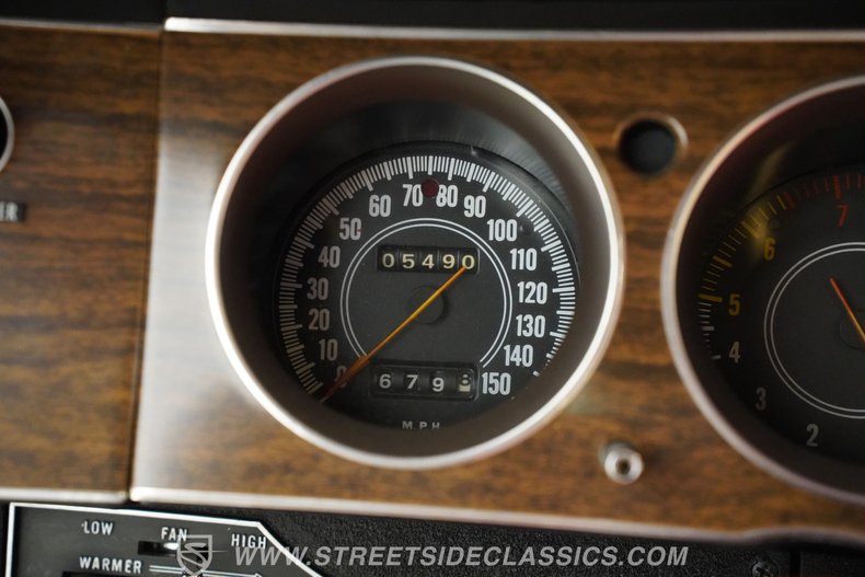 Dodge-Challenger-1970-White-Red-16