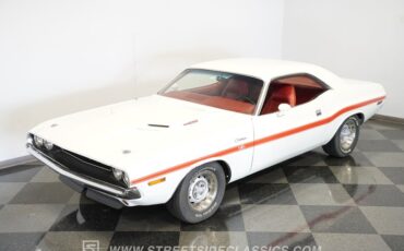 Dodge-Challenger-1970-White-Red-17