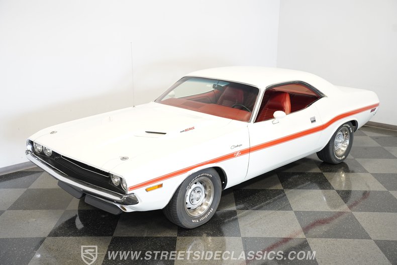 Dodge-Challenger-1970-White-Red-17