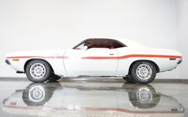 Dodge-Challenger-1970-White-Red-18