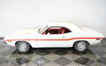 Dodge-Challenger-1970-White-Red-19
