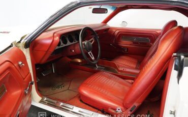 Dodge-Challenger-1970-White-Red-2