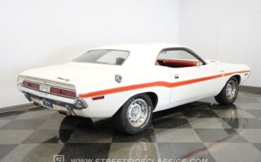 Dodge-Challenger-1970-White-Red-20