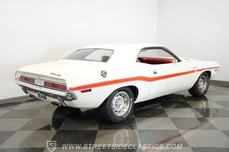 Dodge-Challenger-1970-White-Red-20