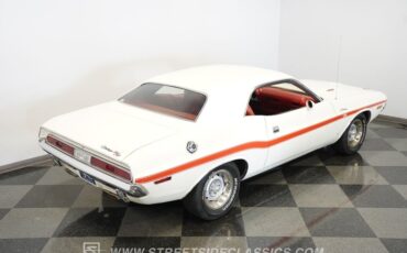 Dodge-Challenger-1970-White-Red-21