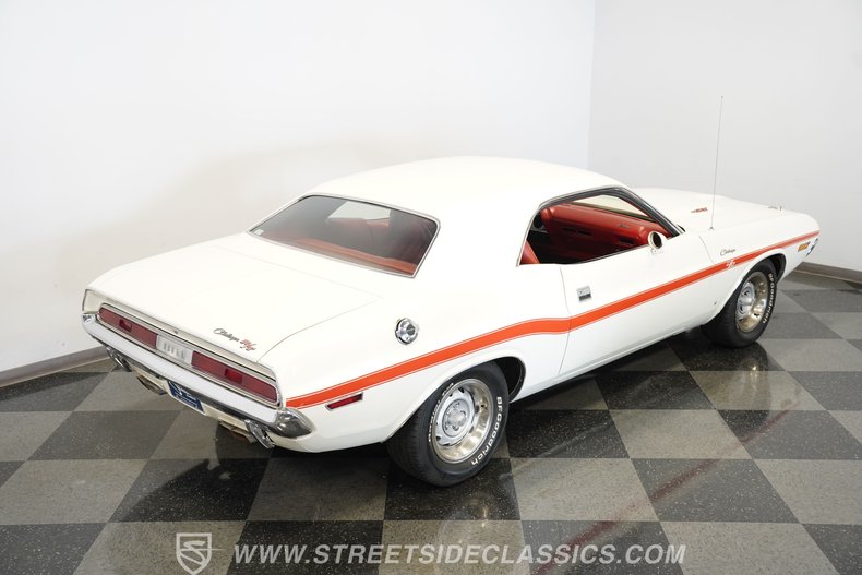 Dodge-Challenger-1970-White-Red-21
