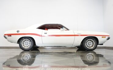 Dodge-Challenger-1970-White-Red-22