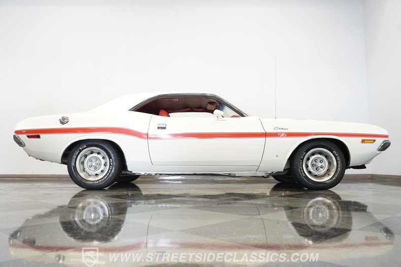 Dodge-Challenger-1970-White-Red-22