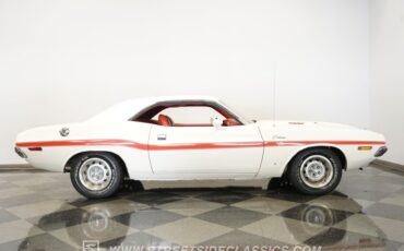 Dodge-Challenger-1970-White-Red-23