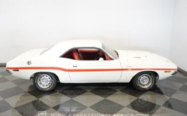 Dodge-Challenger-1970-White-Red-24