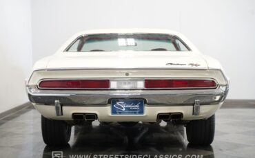 Dodge-Challenger-1970-White-Red-25