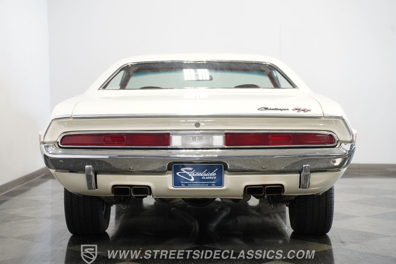 Dodge-Challenger-1970-White-Red-25