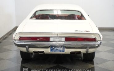 Dodge-Challenger-1970-White-Red-26