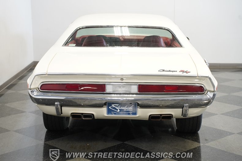 Dodge-Challenger-1970-White-Red-26