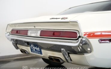 Dodge-Challenger-1970-White-Red-27
