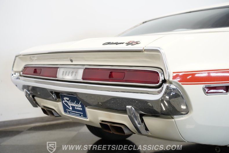 Dodge-Challenger-1970-White-Red-27