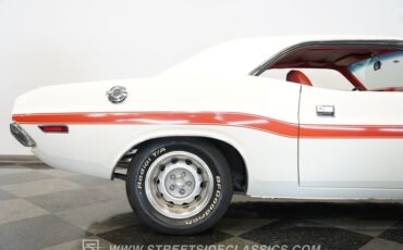 Dodge-Challenger-1970-White-Red-28