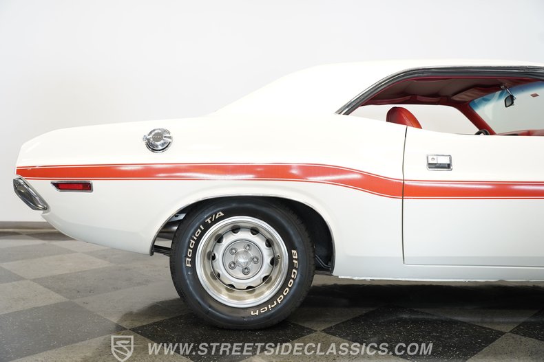 Dodge-Challenger-1970-White-Red-28