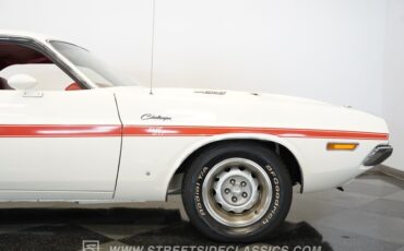 Dodge-Challenger-1970-White-Red-29