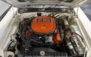 Dodge-Challenger-1970-White-Red-3