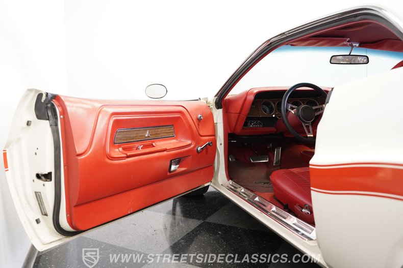Dodge-Challenger-1970-White-Red-32