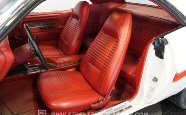 Dodge-Challenger-1970-White-Red-33