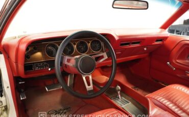 Dodge-Challenger-1970-White-Red-34