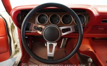 Dodge-Challenger-1970-White-Red-35