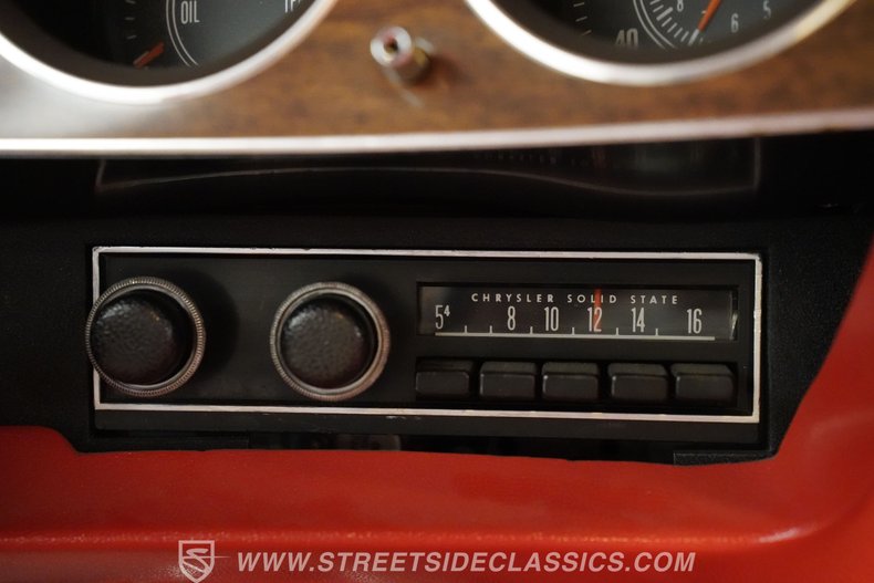 Dodge-Challenger-1970-White-Red-36