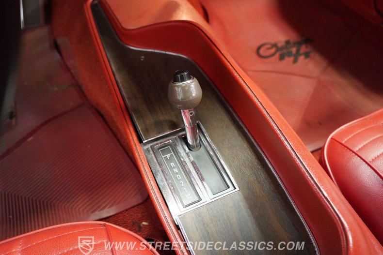 Dodge-Challenger-1970-White-Red-37