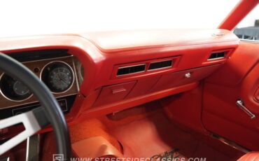 Dodge-Challenger-1970-White-Red-38