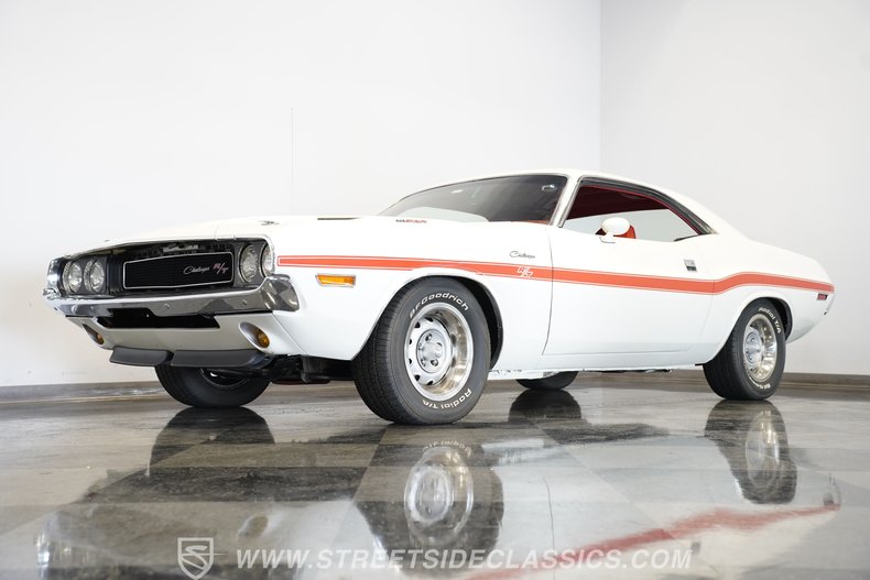 Dodge-Challenger-1970-White-Red-4