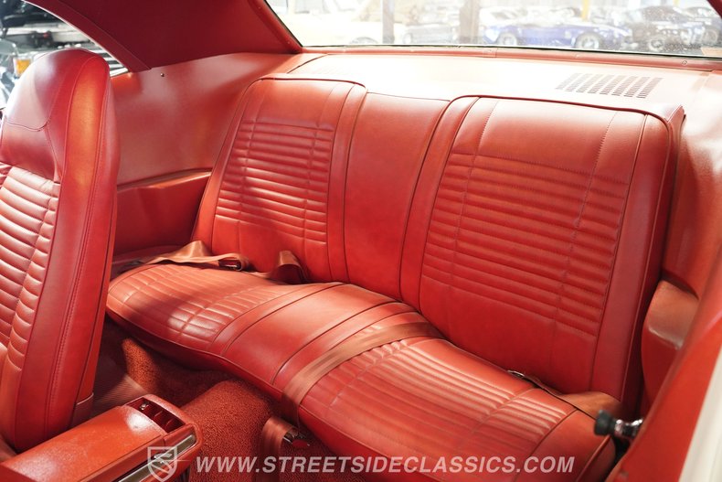 Dodge-Challenger-1970-White-Red-40