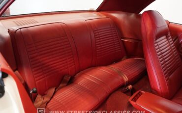 Dodge-Challenger-1970-White-Red-41