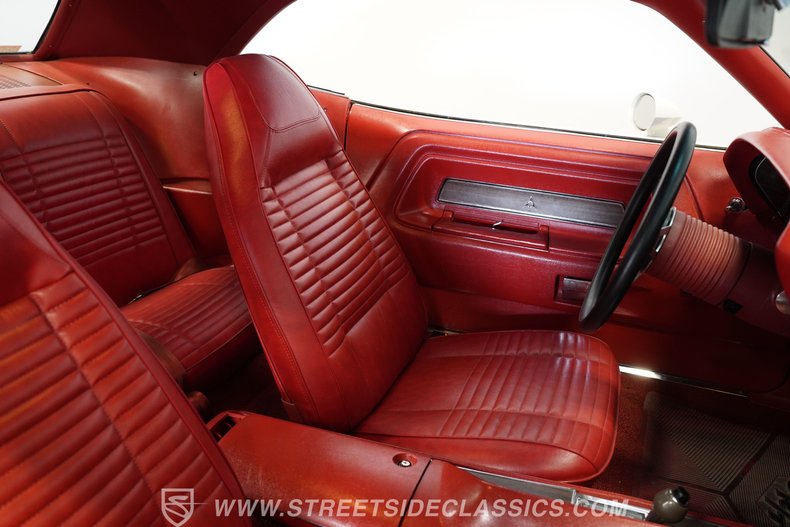 Dodge-Challenger-1970-White-Red-42