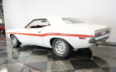 Dodge-Challenger-1970-White-Red-43