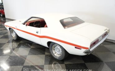 Dodge-Challenger-1970-White-Red-44