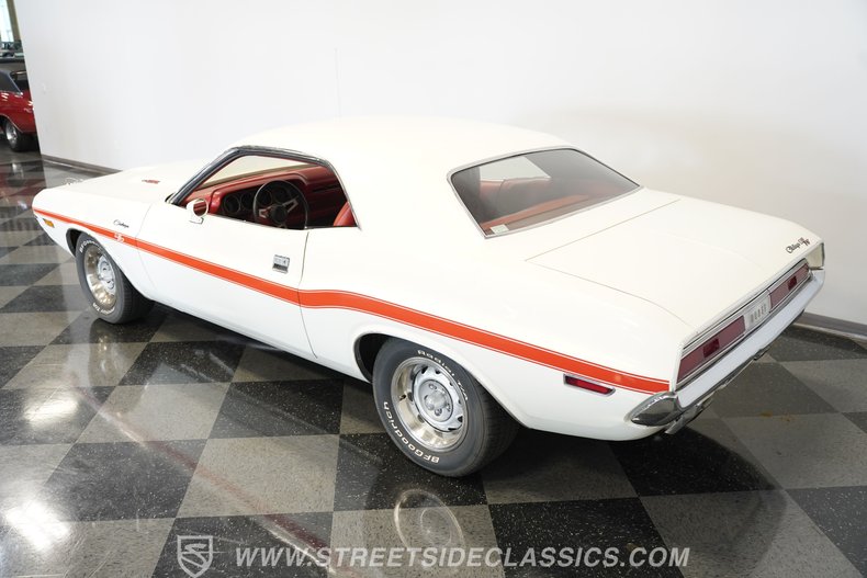 Dodge-Challenger-1970-White-Red-44