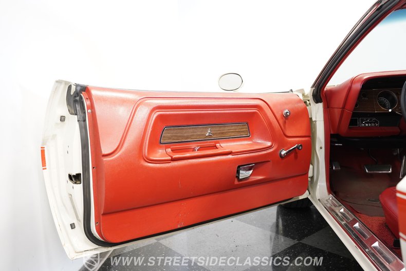 Dodge-Challenger-1970-White-Red-46