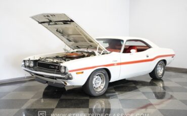 Dodge-Challenger-1970-White-Red-48