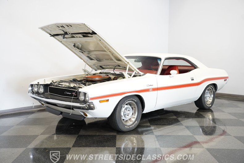 Dodge-Challenger-1970-White-Red-48