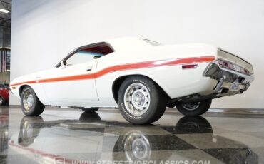 Dodge-Challenger-1970-White-Red-6