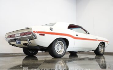 Dodge-Challenger-1970-White-Red-7